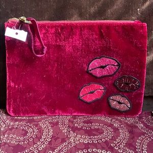 🌞❤️NWT Brushed Velvet Cosmetic Case!